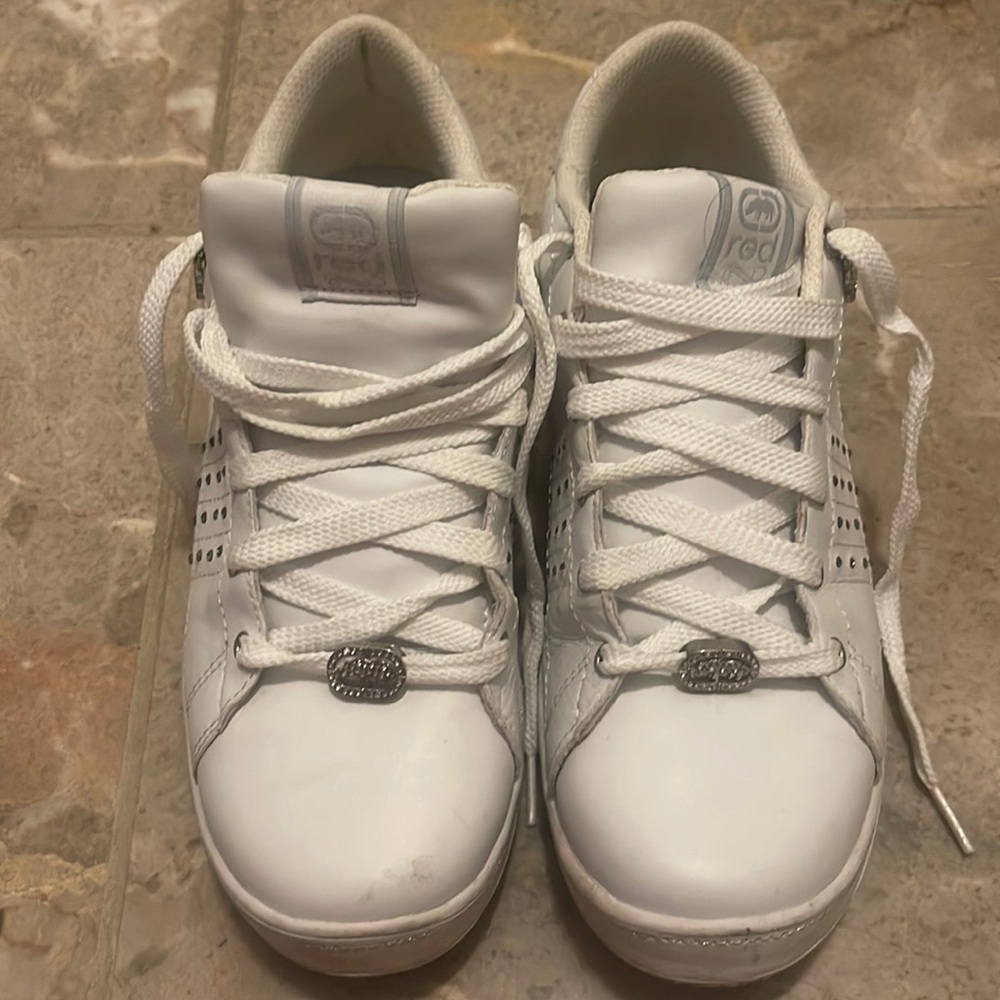 Shoe brand red by Marc ecko. Color white size 9.